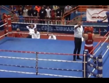 ΗΠΑ: Διαιτητής υποχρέωσε Αφροαμερικανό παλαιστή να κόψει τα ράστα μαλλιά του για να μην τον ακυρώσει (βίντεο)